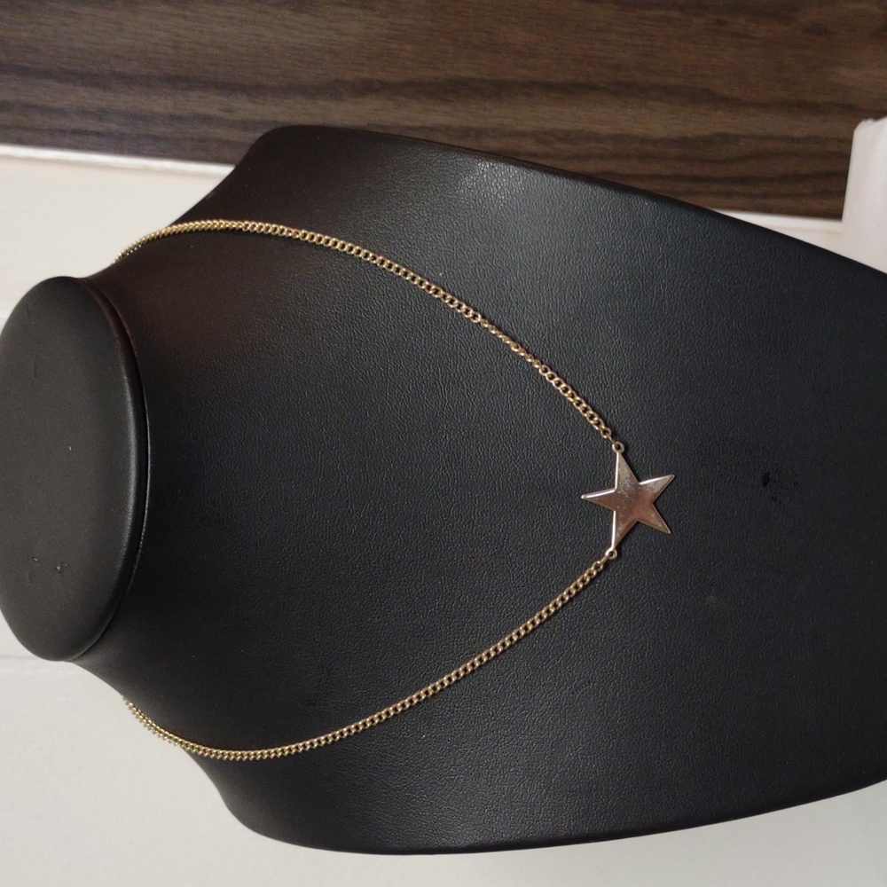 Avon gold toned chain with star